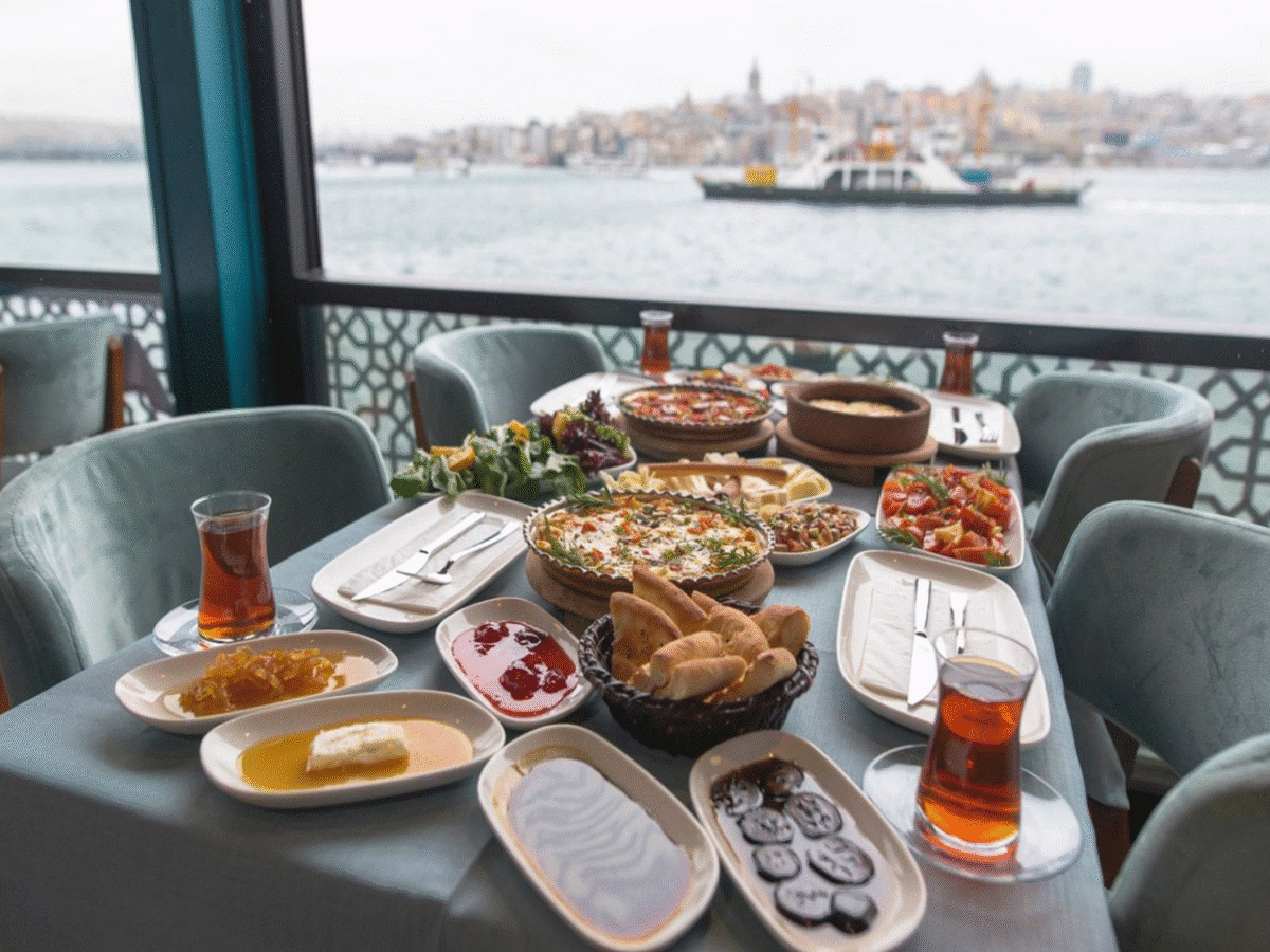 Bosphorus Cruise With Turkish Breakfast