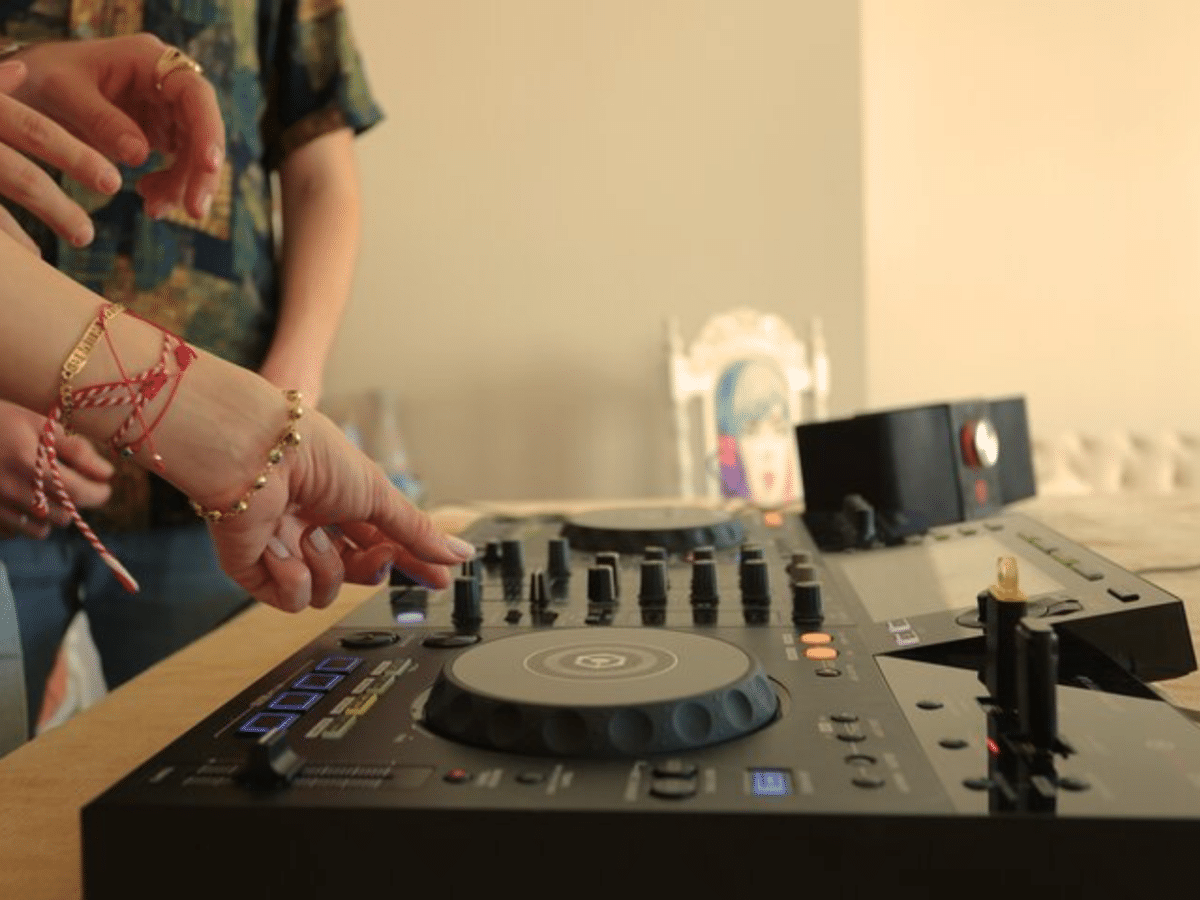 Istanbul Electronic Music Workshop with a Local Dj