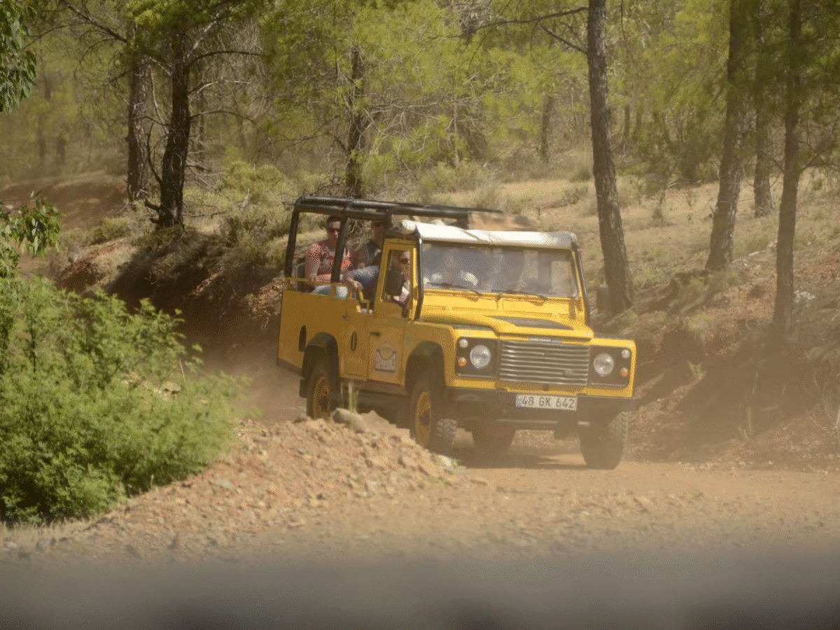 Thrills & Relaxation: Jeep Safari + VIP Turkish Bath