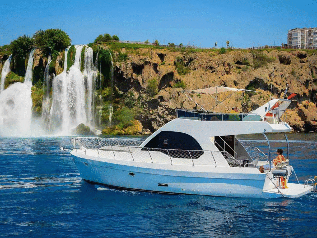 Elegance at Sea: Private Gianetti Yacht Escape