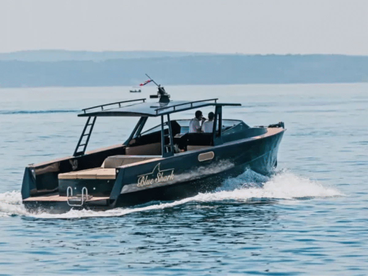 Cruise the Turquoise Waters on a Private Speed Boat