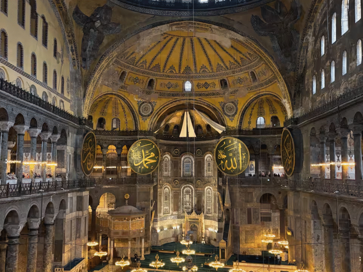 Istanbul Time Travel: Hidden Gems & Iconic Sights Walking Tour