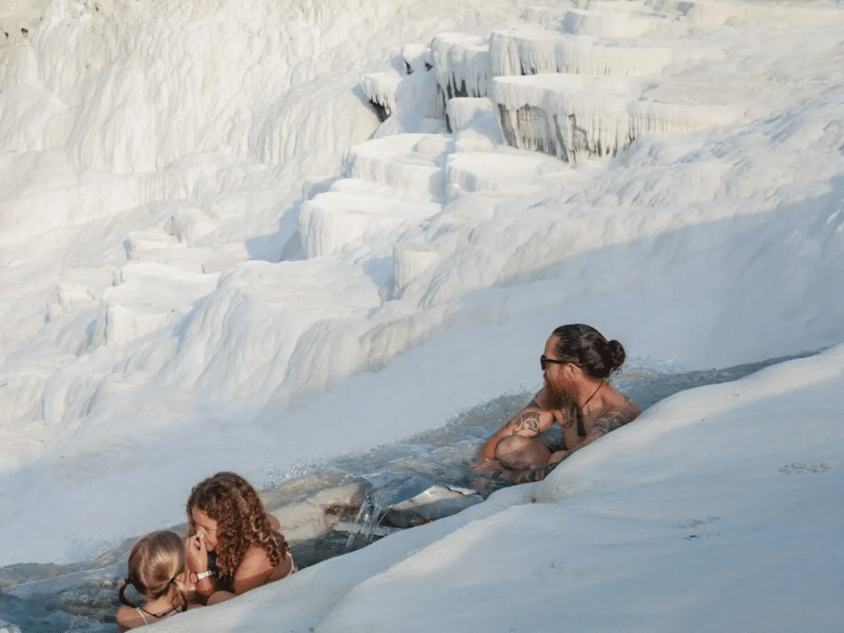 Wonders of Turkey: Pamukkale & Lake Salda Tour from Antalya
