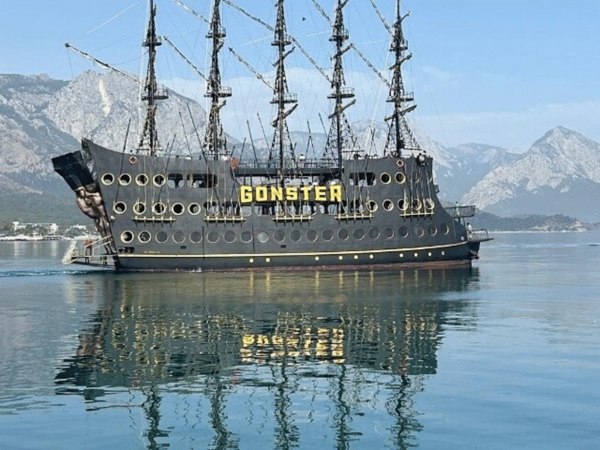 Foam & Fun Pirate Cruise – Dance, Swim & Celebrate