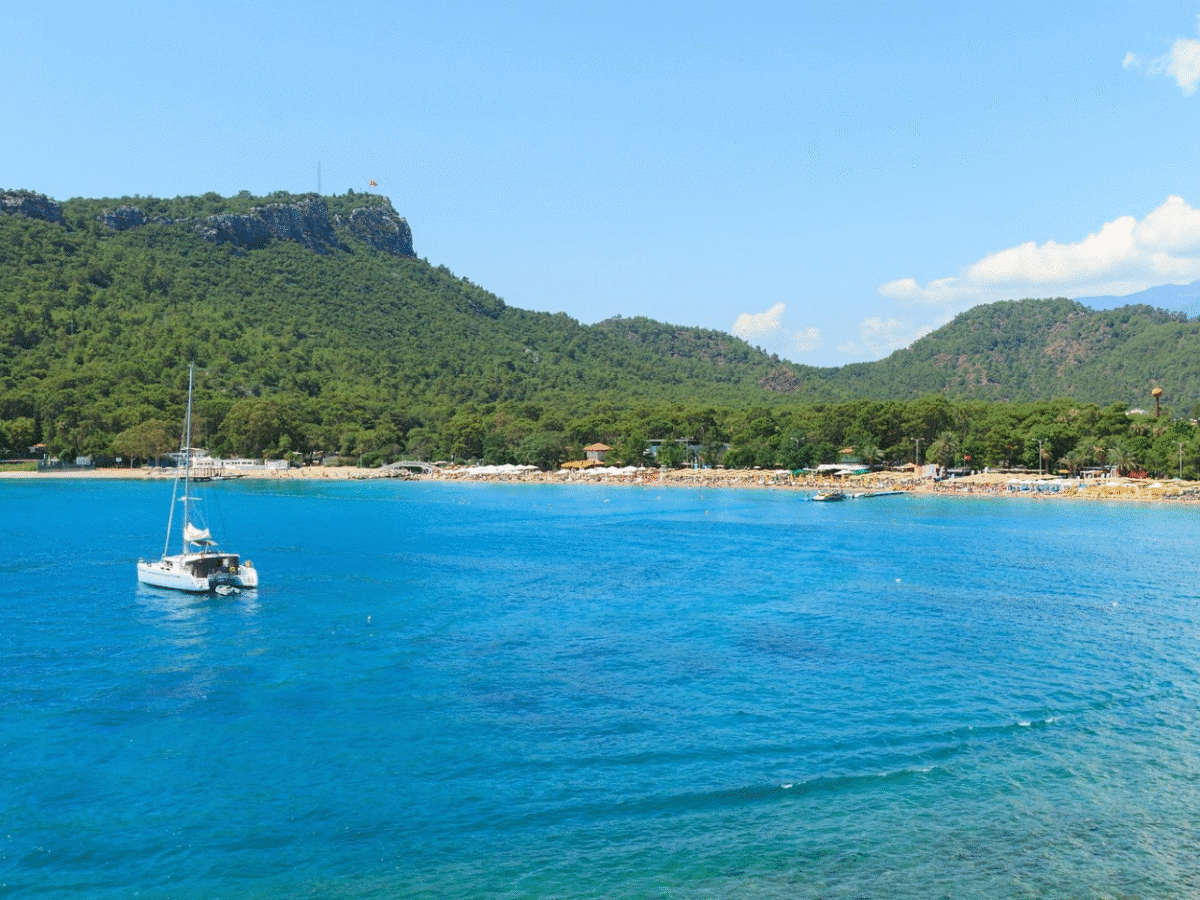 Sunset Serenity: Affordable Yacht Escape