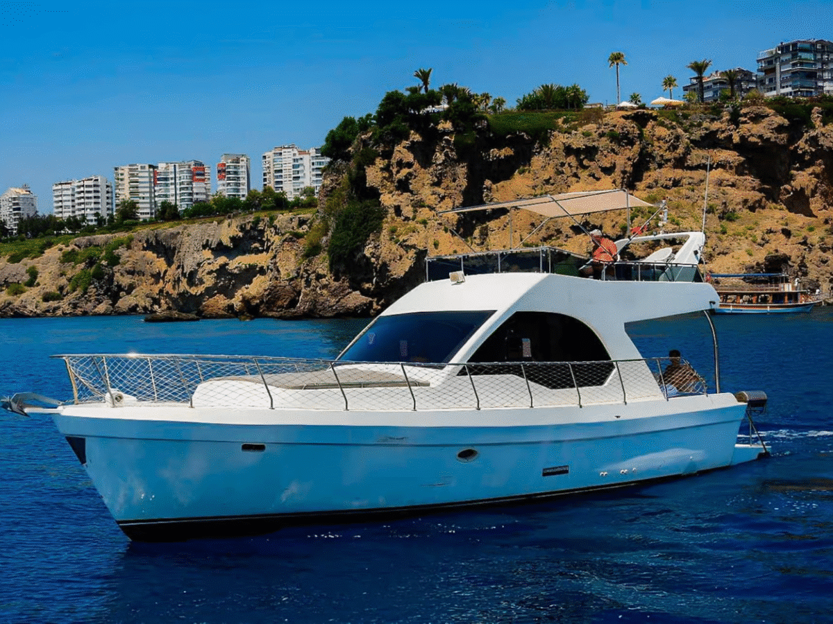 Elegance at Sea: Private Gianetti Yacht Escape