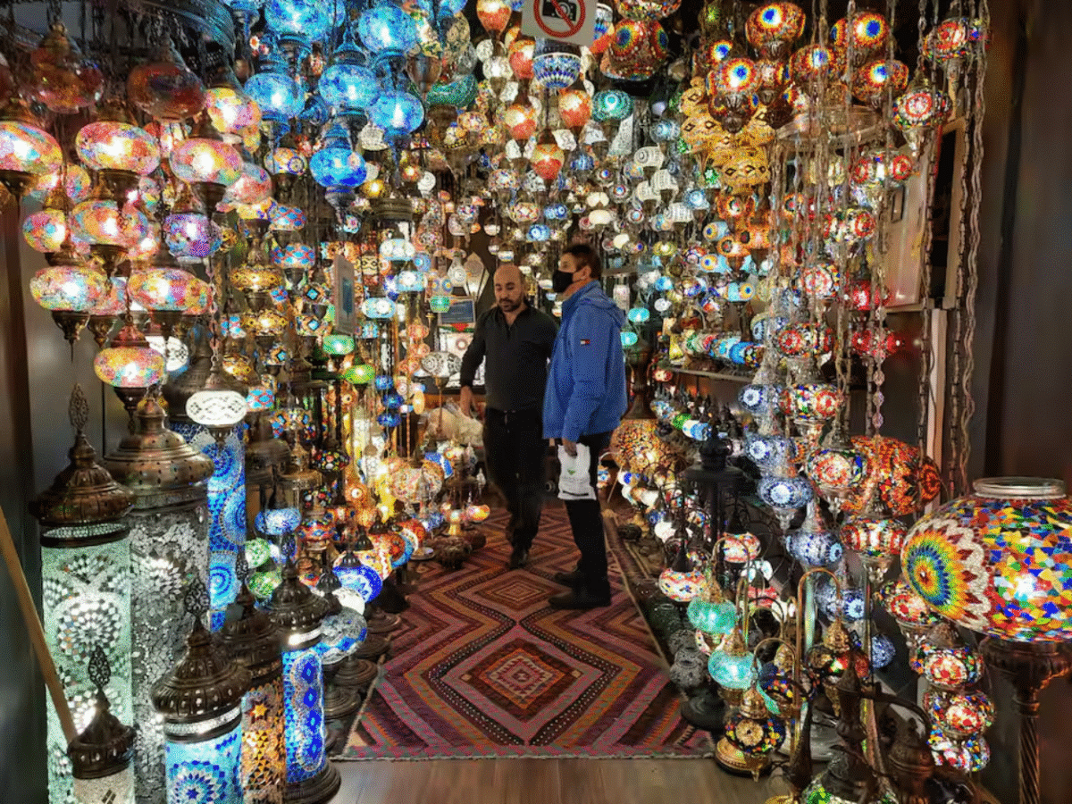 Istanbul Time Travel: Hidden Gems & Iconic Sights Walking Tour